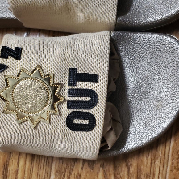 Sun'z out bun'z out Circus by Sam Edelman slides - Picture 2 of 11